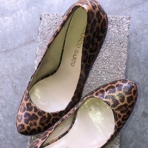 Leopard pumps
